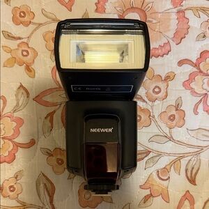 Neewer Black Camera Flash